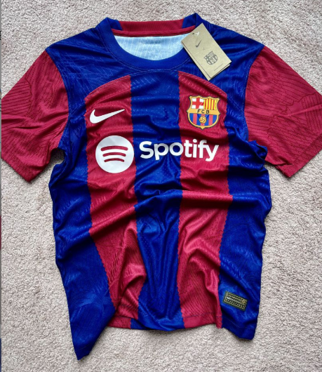 https://www.fotbollbilliga.com/wp-content/uploads/2024/12/Billiga-Fotbollstrojor-Barn-FC-Barcelona-2023-24-Kortarmad-Korta-byxor.png